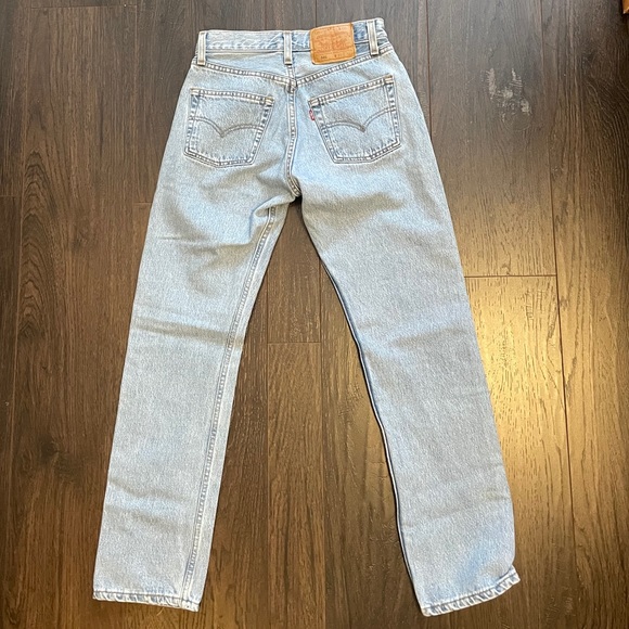 Vintage Levi’s 501 Light-wash - Picture 4 of 4